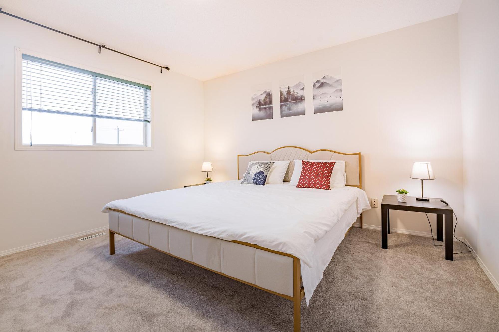 Main Floor Suite, 3 Bdr, 4Bd Spacious And Cozy Calgary Exterior photo