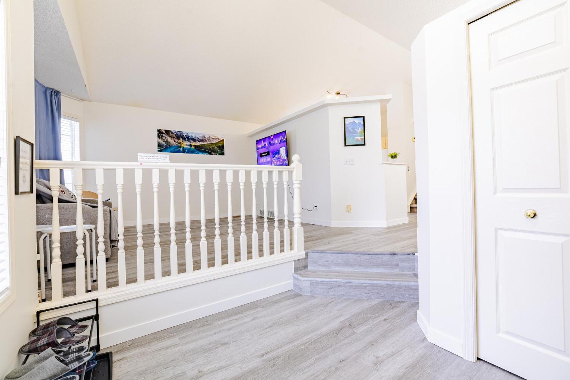 Main Floor Suite, 3 Bdr, 4Bd Spacious And Cozy Calgary Exterior photo